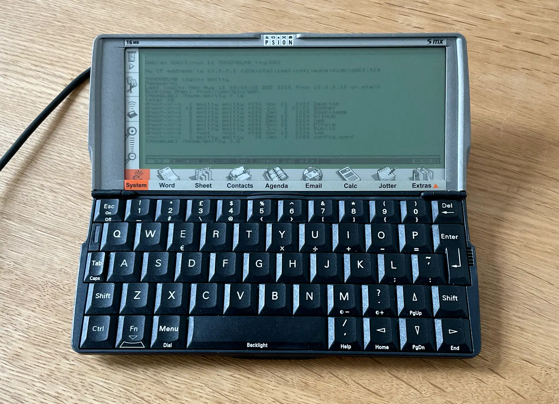 Psion 5mx palmtop computer. image copyright 2025 tony smith. All rights reserved