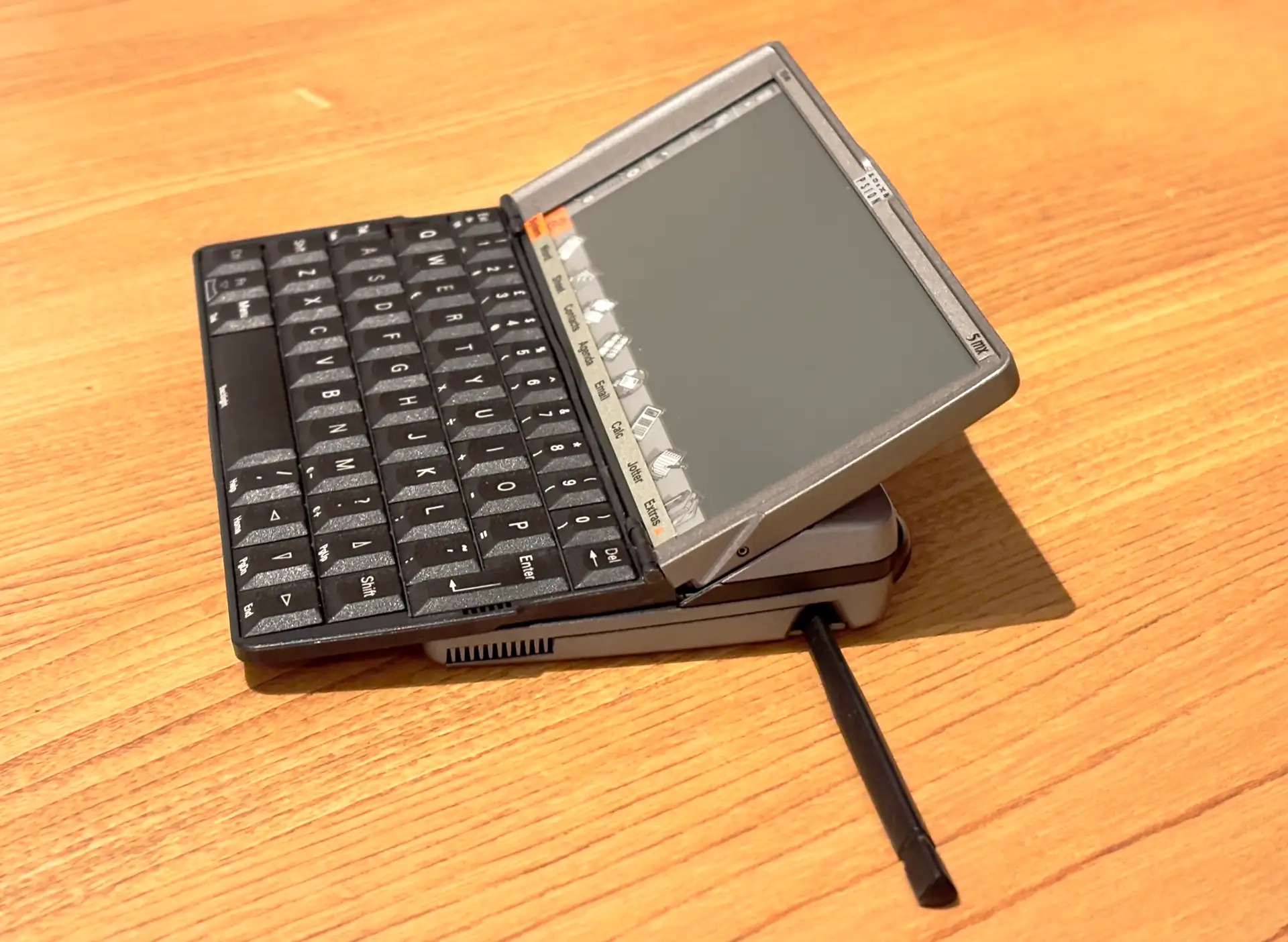 Psion 5mx palmtop computer. image copyright 2025 tony smith. All rights reserved